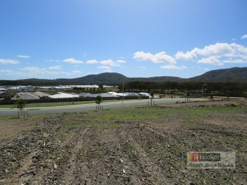 13 Koondooloo Crescent, South West Rocks NSW 2431