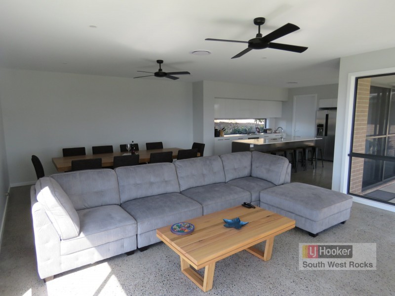 9 Salmon Circuit, South West Rocks NSW 2431