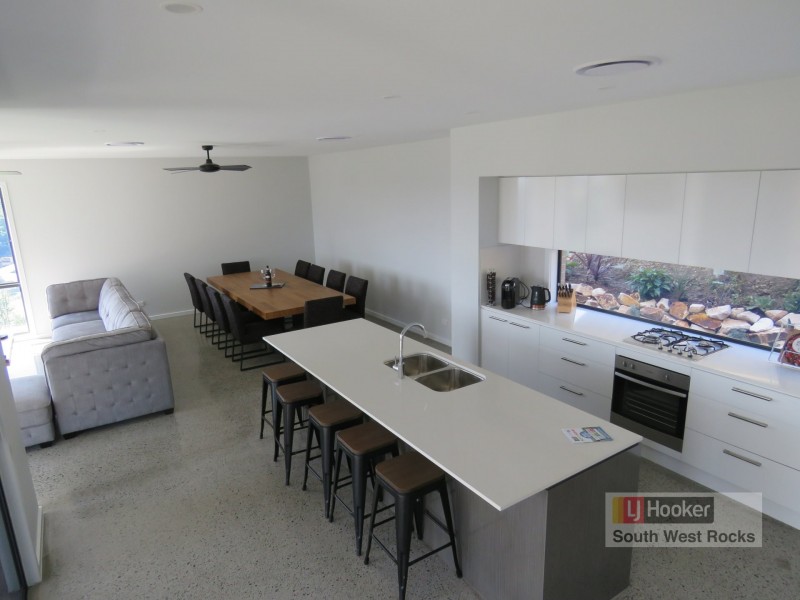 9 Salmon Circuit, South West Rocks NSW 2431