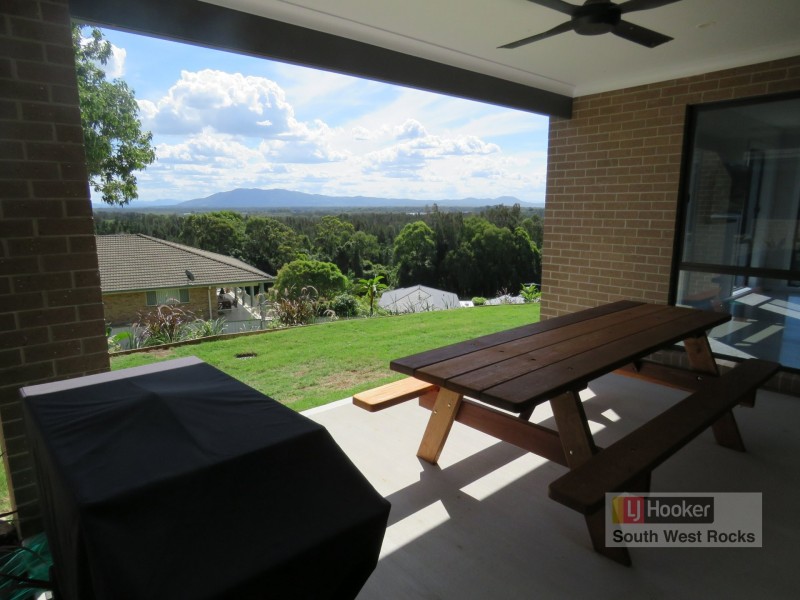 9 Salmon Circuit, South West Rocks NSW 2431