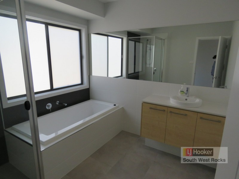 9 Salmon Circuit, South West Rocks NSW 2431