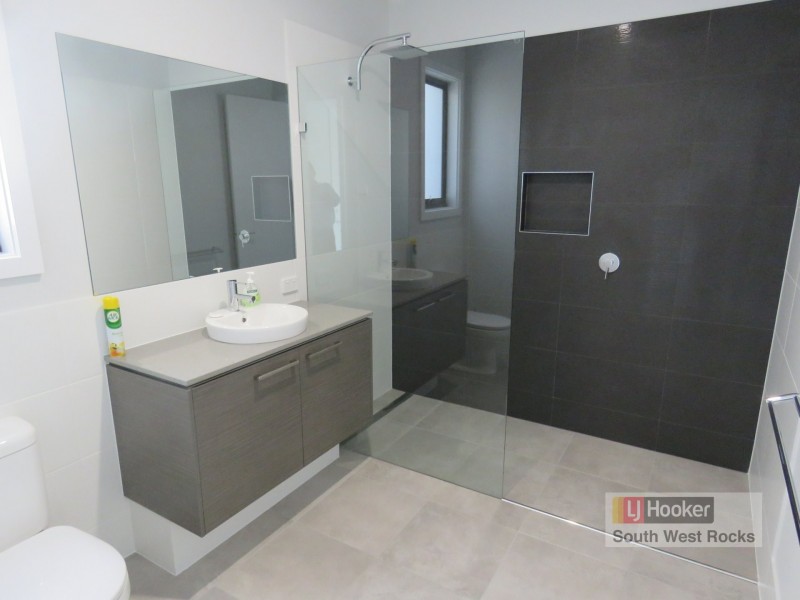 9 Salmon Circuit, South West Rocks NSW 2431