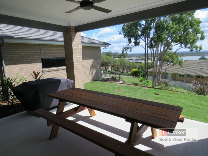 9 Salmon Circuit, South West Rocks NSW 2431