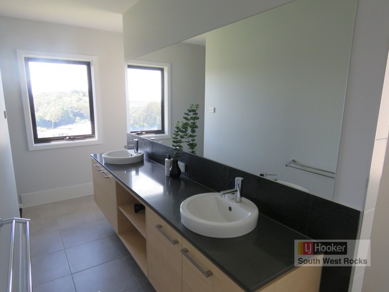 9 Salmon Circuit, South West Rocks NSW 2431
