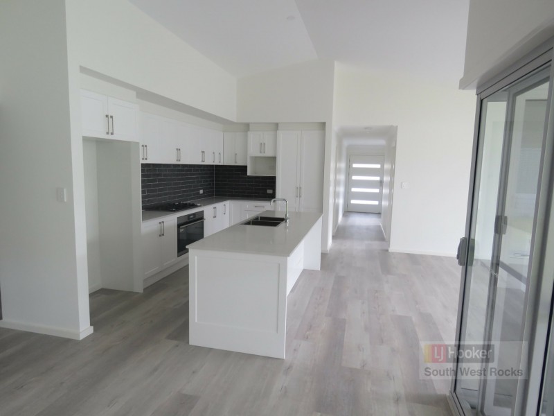 30 Keith Andrews Avenue, South West Rocks NSW 2431
