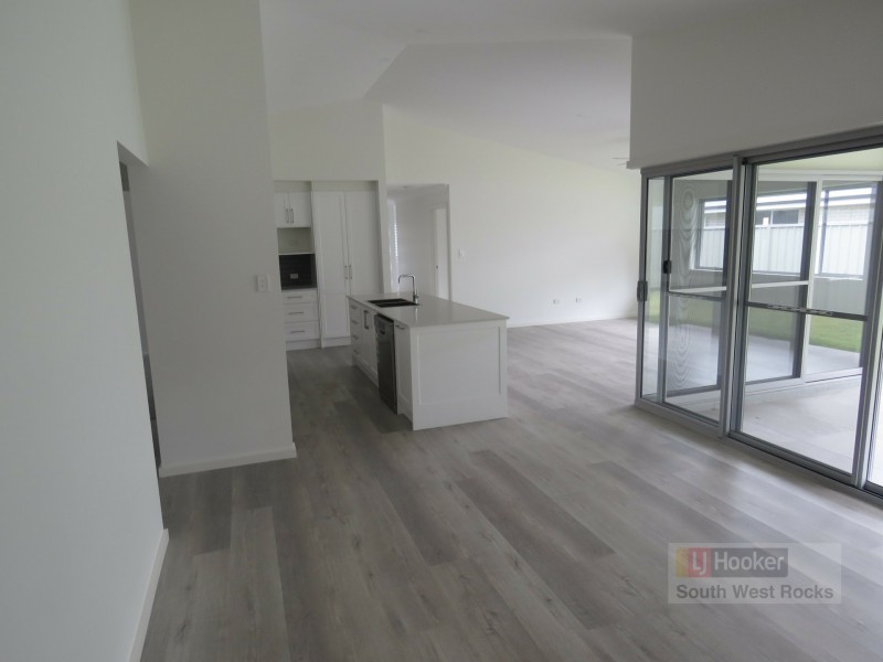 30 Keith Andrews Avenue, South West Rocks NSW 2431