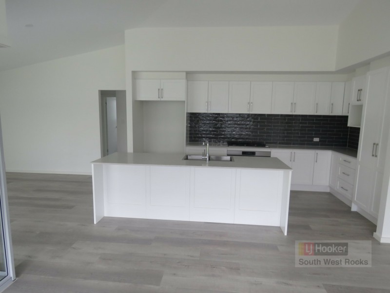 30 Keith Andrews Avenue, South West Rocks NSW 2431