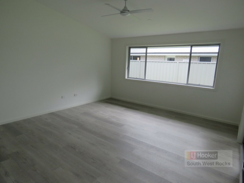 30 Keith Andrews Avenue, South West Rocks NSW 2431