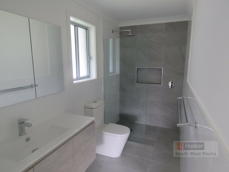 30 Keith Andrews Avenue, South West Rocks NSW 2431