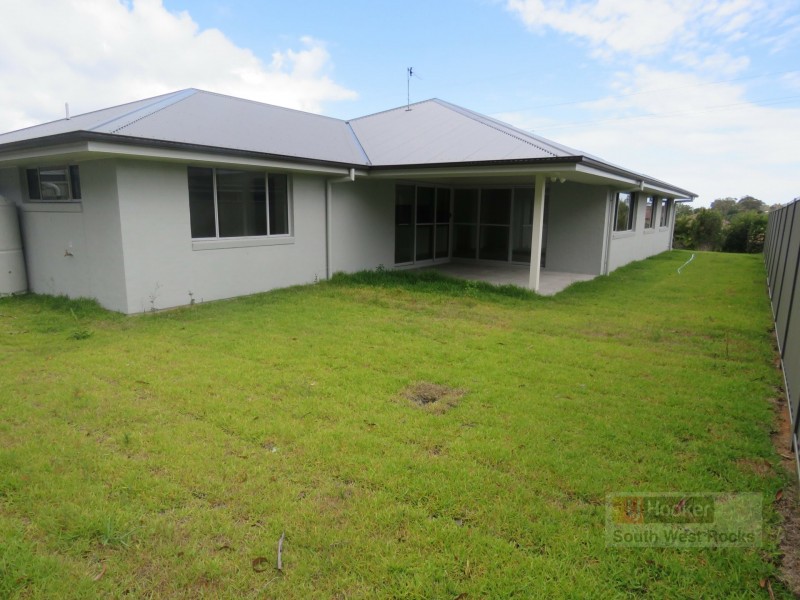 30 Keith Andrews Avenue, South West Rocks NSW 2431
