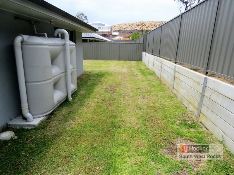 30 Keith Andrews Avenue, South West Rocks NSW 2431