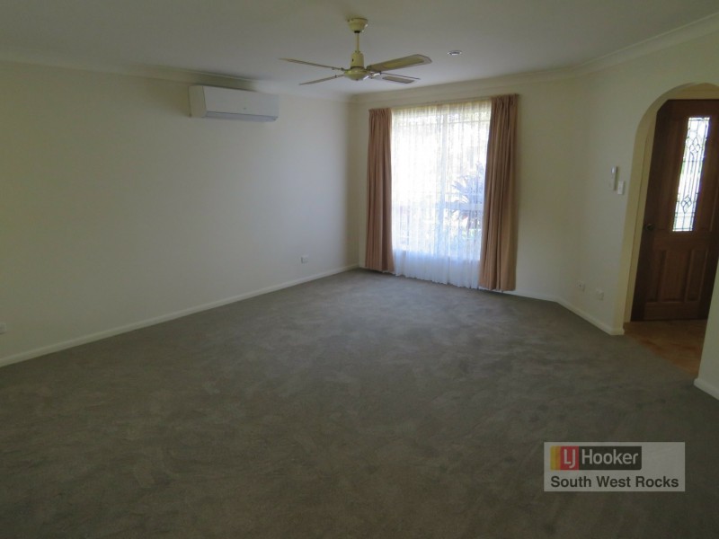 20 Athol Elliot Place, South West Rocks NSW 2431