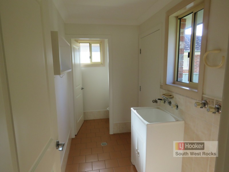20 Athol Elliot Place, South West Rocks NSW 2431