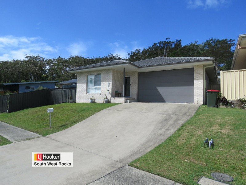 8 Racemosa Close, South West Rocks NSW 2431