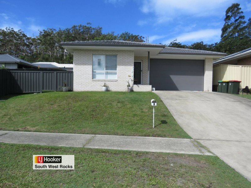8 Racemosa Close, South West Rocks NSW 2431