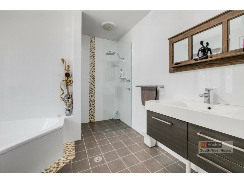 43 Ferntree Close, Arakoon NSW 2431