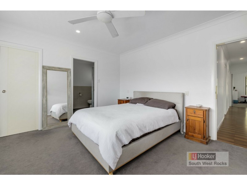 24 Tallowood Place, South West Rocks NSW 2431