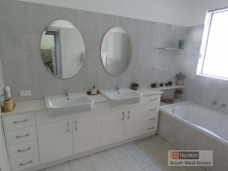 3 Dolphin Crescent, South West Rocks NSW 2431