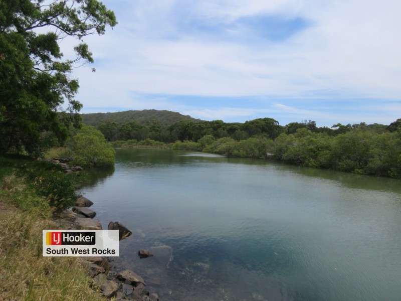 22 Gap Road, Hat Head NSW 2440