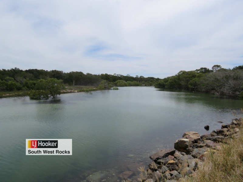 22 Gap Road, Hat Head NSW 2440