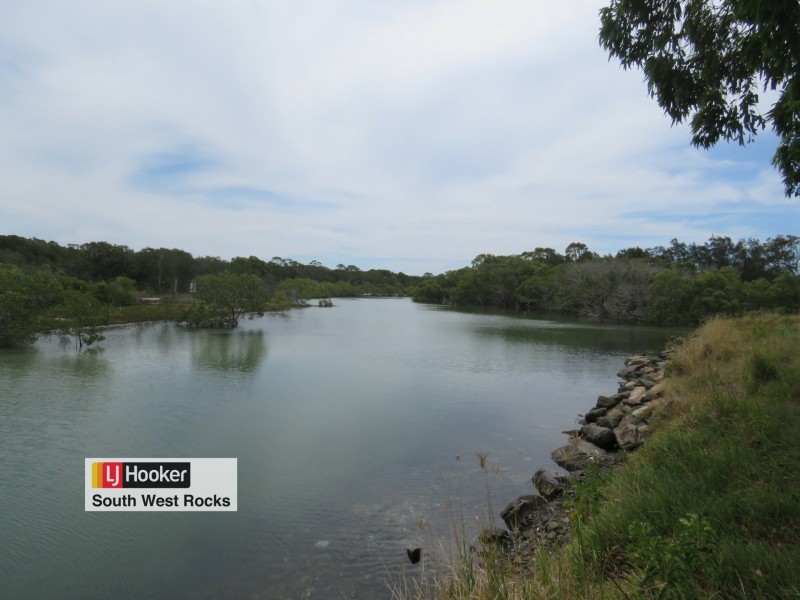 22 Gap Road, Hat Head NSW 2440