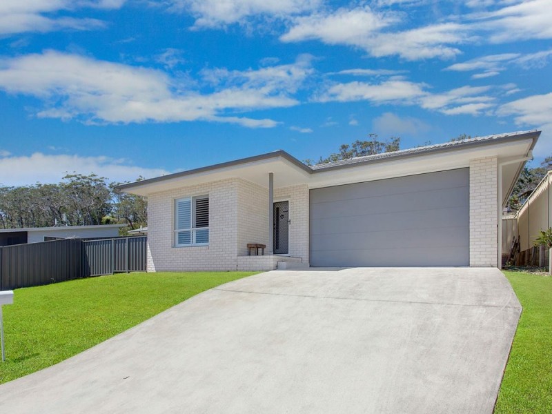 8 Racemosa Close, South West Rocks NSW 2431