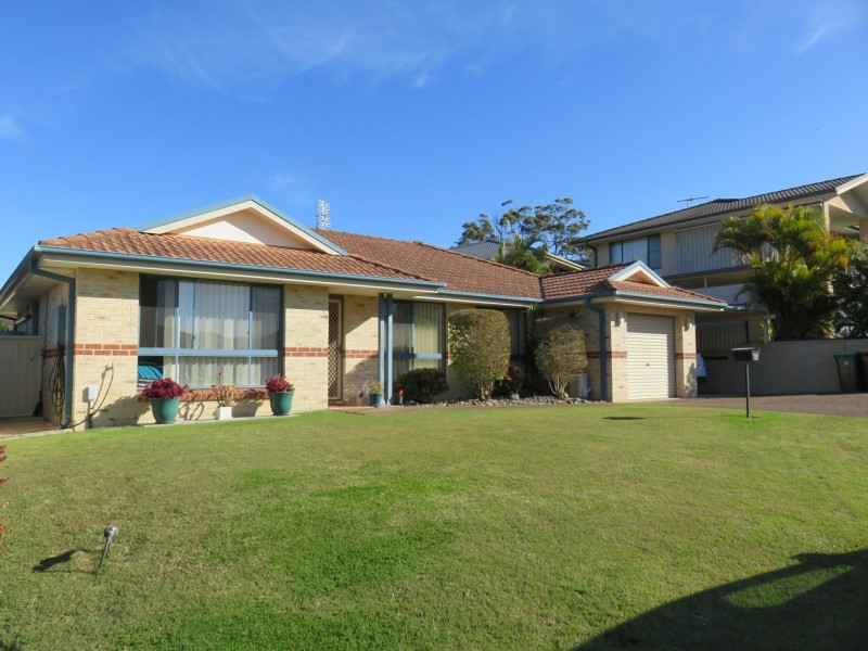 17 Peter Mark Circuit, South West Rocks NSW 2431