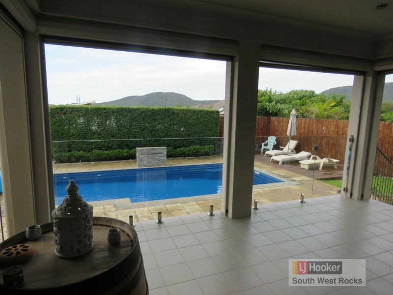 4 Rosedale Avenue, South West Rocks NSW 2431