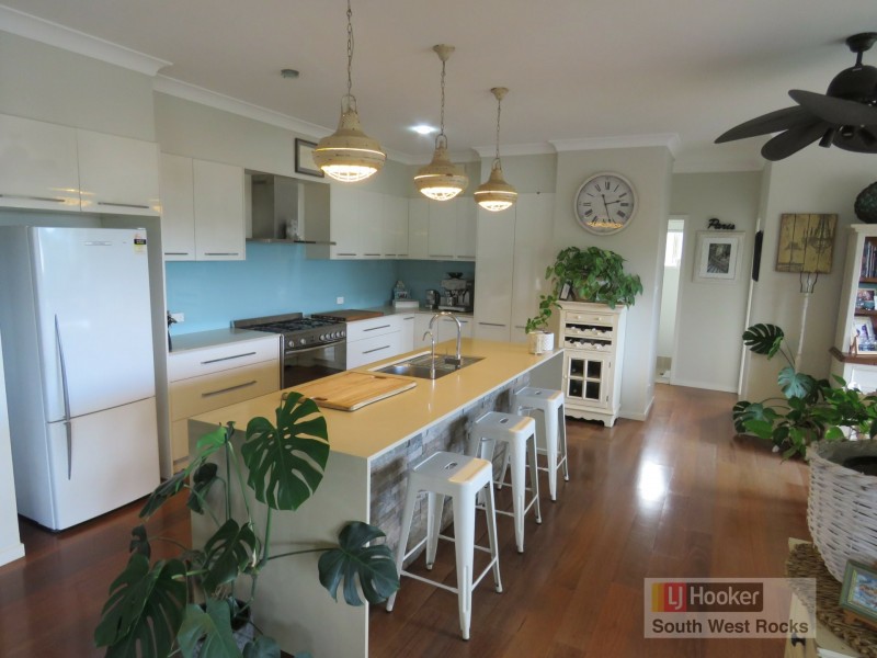 4 Rosedale Avenue, South West Rocks NSW 2431