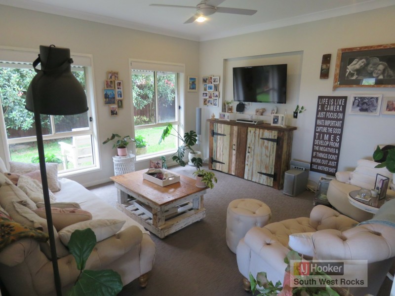 4 Rosedale Avenue, South West Rocks NSW 2431