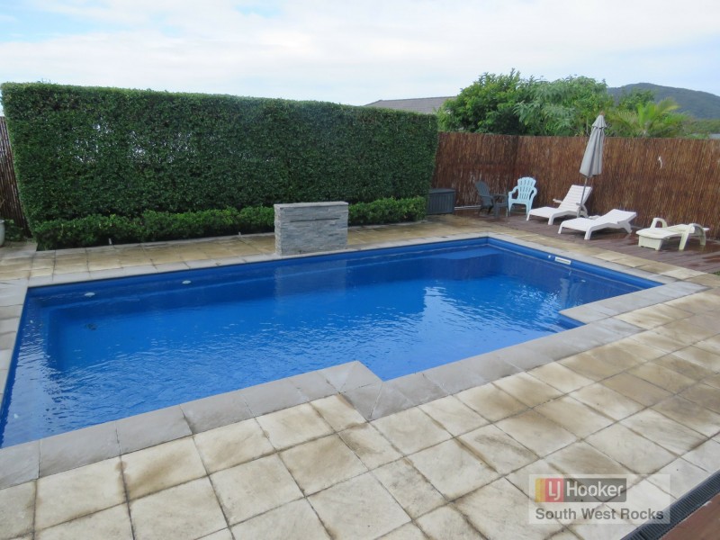 4 Rosedale Avenue, South West Rocks NSW 2431