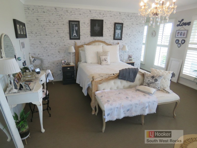4 Rosedale Avenue, South West Rocks NSW 2431