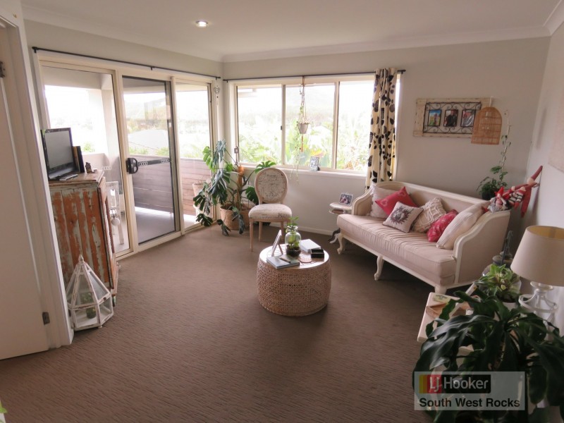 4 Rosedale Avenue, South West Rocks NSW 2431