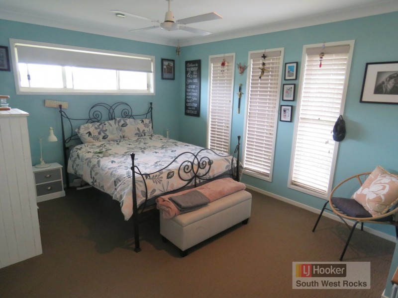 4 Rosedale Avenue, South West Rocks NSW 2431
