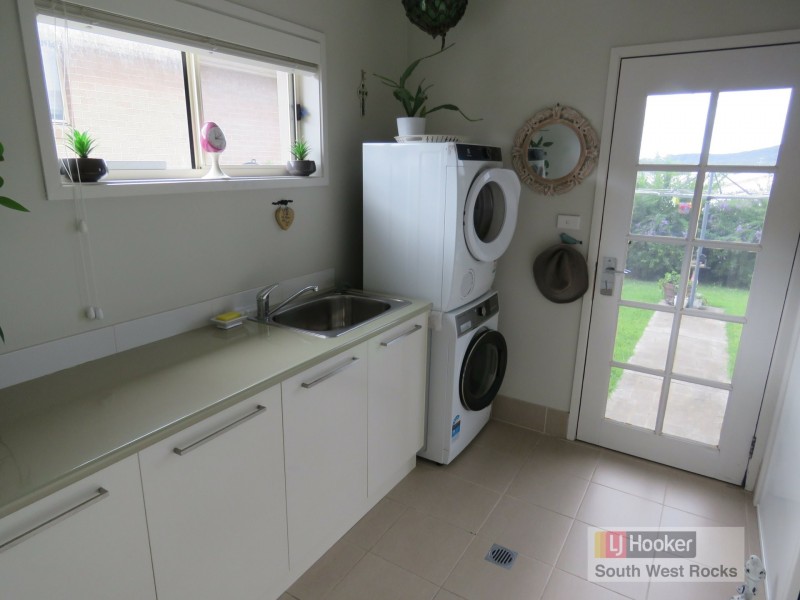 4 Rosedale Avenue, South West Rocks NSW 2431