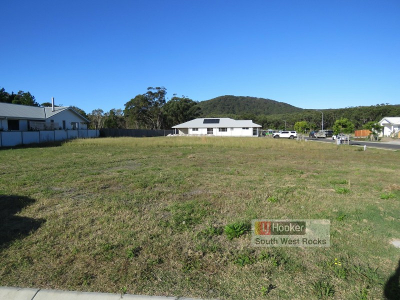 100 Waianbar Avenue, South West Rocks NSW 2431