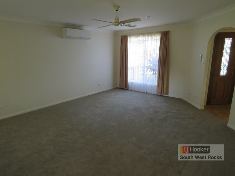 20 Athol Elliott Place, South West Rocks NSW 2431