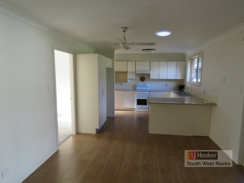 20 Athol Elliott Place, South West Rocks NSW 2431