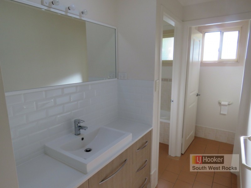 20 Athol Elliott Place, South West Rocks NSW 2431