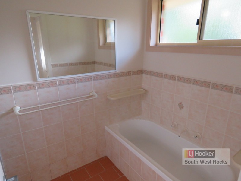 20 Athol Elliott Place, South West Rocks NSW 2431