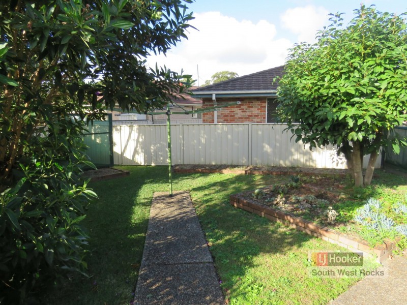 20 Athol Elliott Place, South West Rocks NSW 2431