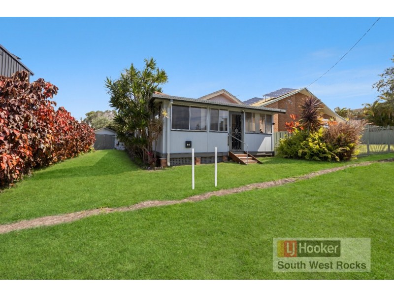 11 Landsborough Street, South West Rocks NSW 2431