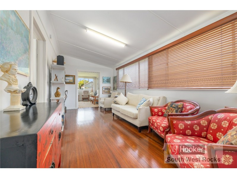 11 Landsborough Street, South West Rocks NSW 2431