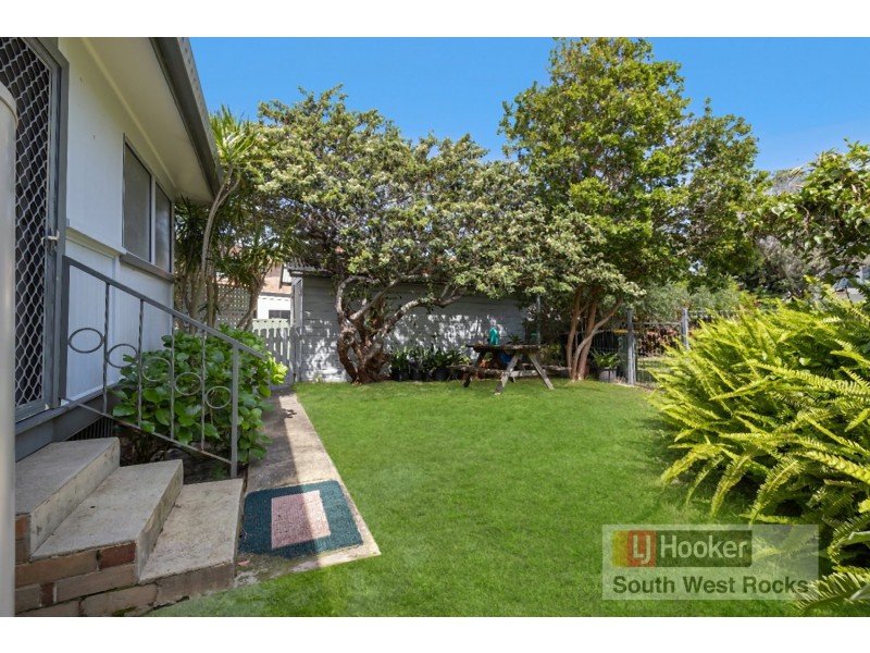 11 Landsborough Street, South West Rocks NSW 2431