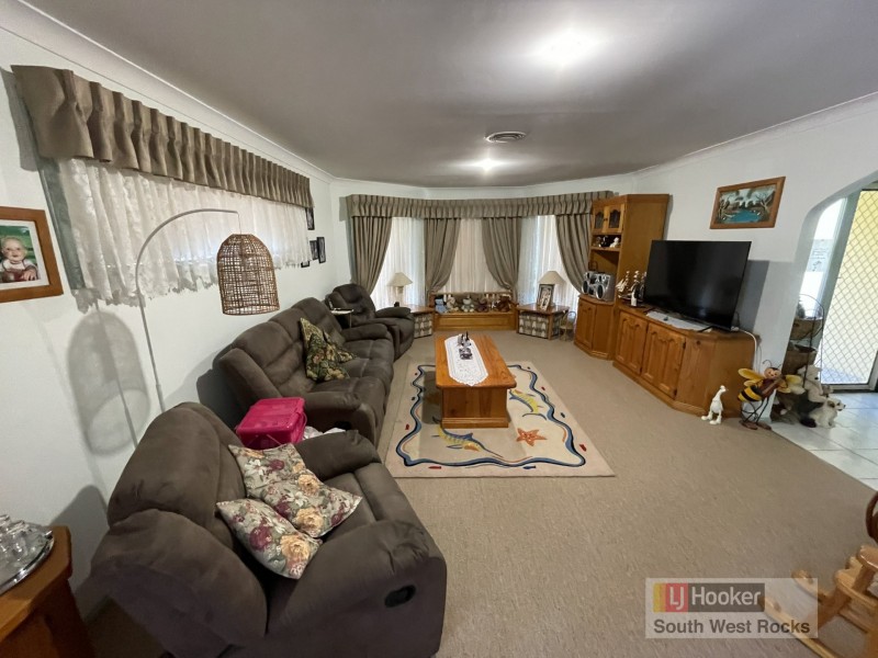 21 Athol Elliott Place, South West Rocks NSW 2431