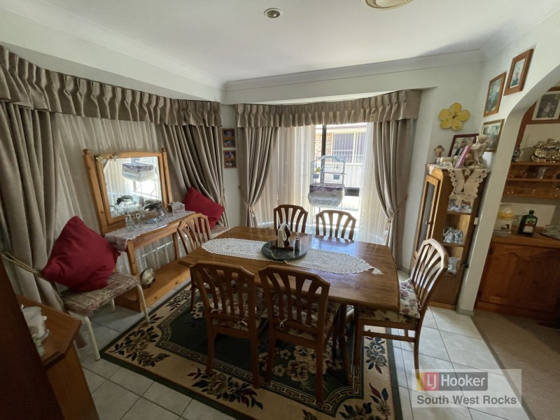 21 Athol Elliott Place, South West Rocks NSW 2431