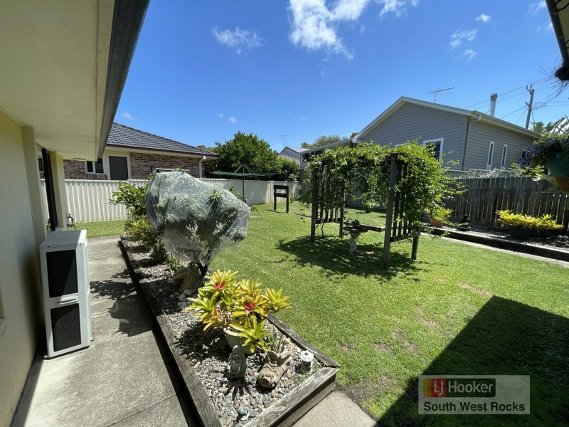 21 Athol Elliott Place, South West Rocks NSW 2431