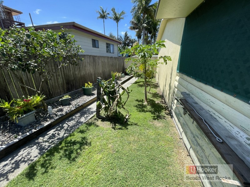 21 Athol Elliott Place, South West Rocks NSW 2431