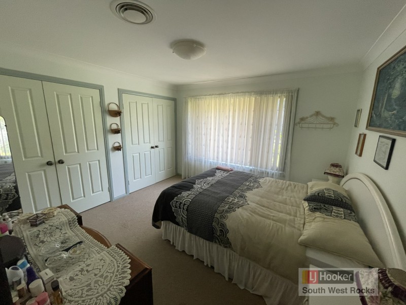 21 Athol Elliott Place, South West Rocks NSW 2431