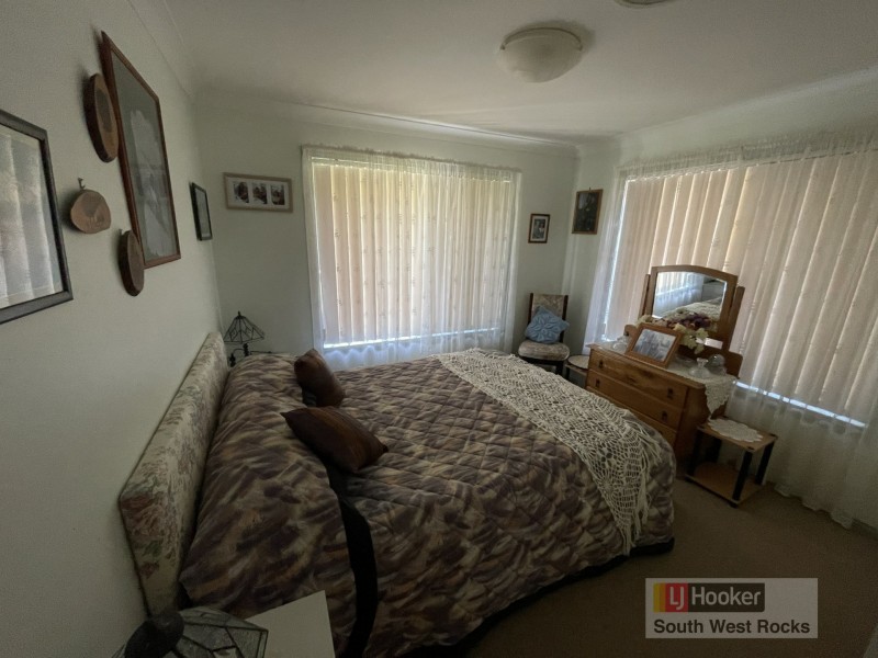 21 Athol Elliott Place, South West Rocks NSW 2431